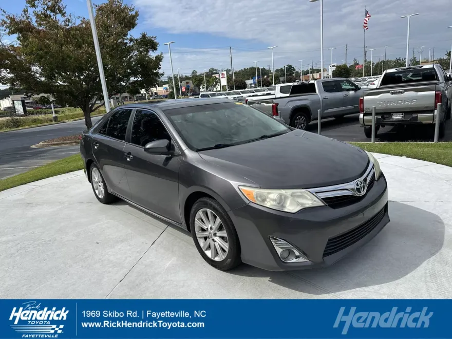 2014 Toyota Camry XLE photo 1