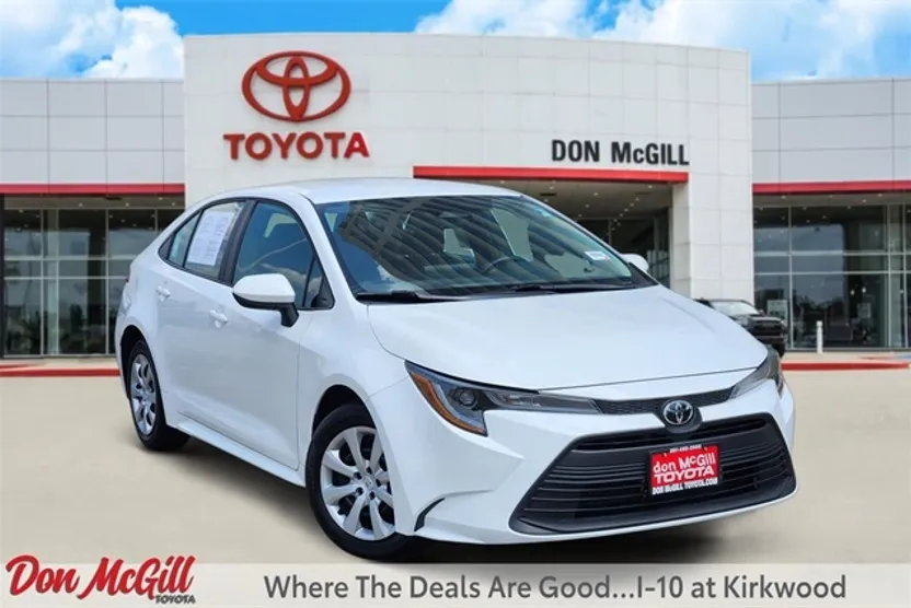 2024 Toyota Corolla LE photo 1
