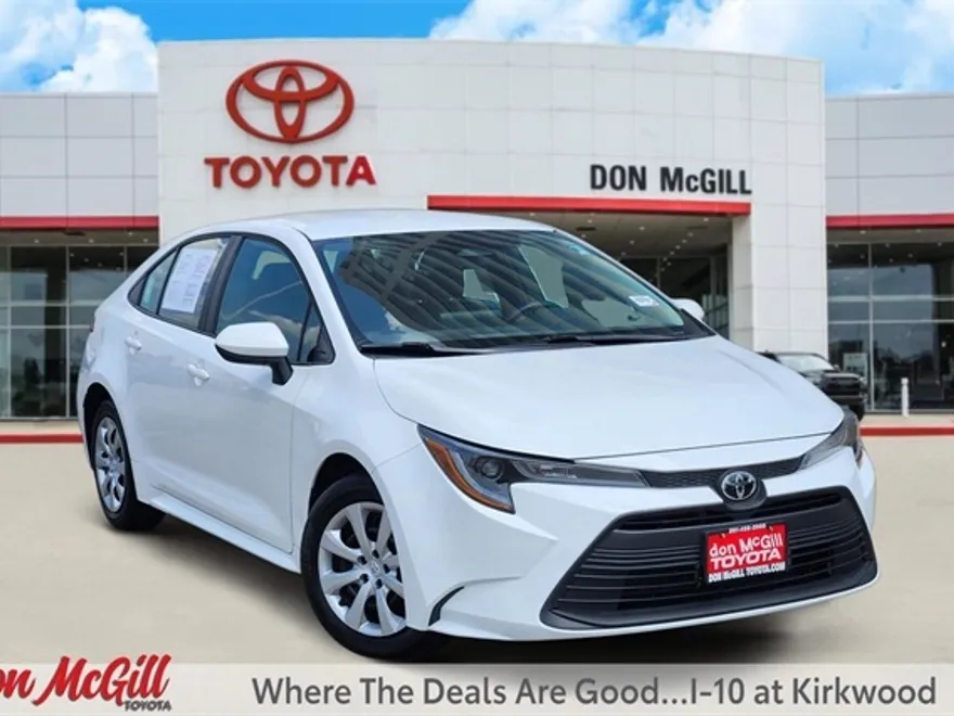 2024 Toyota Corolla LE photo 1
