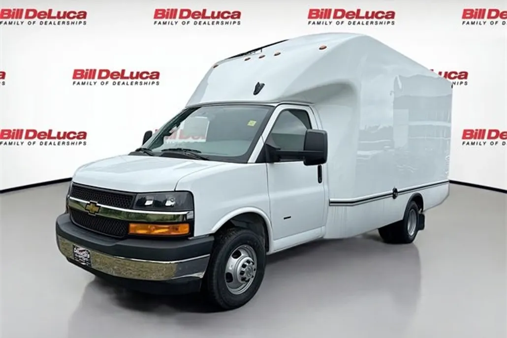 2025 Chevrolet Express Cutaway 3500 Van photo 1