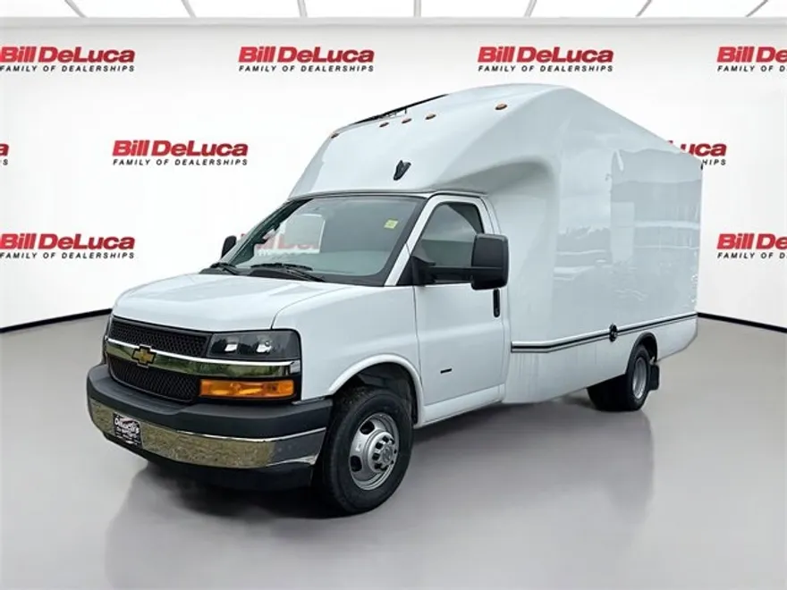 2025 Chevrolet Express Cutaway 3500 Van photo 1
