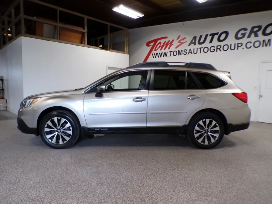2016 Subaru Outback 2.5i Limited photo 1