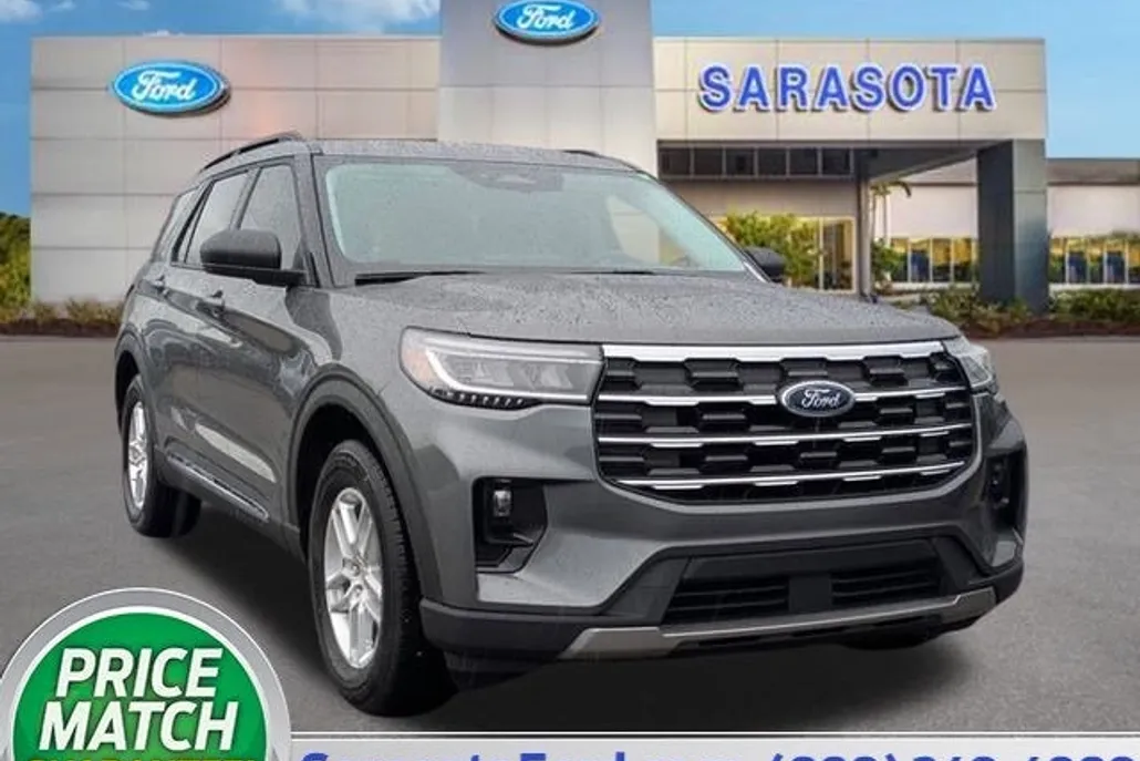 2025 Ford Explorer photo 1