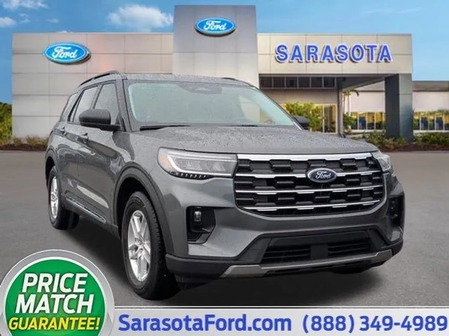 2025 Ford Explorer photo 1
