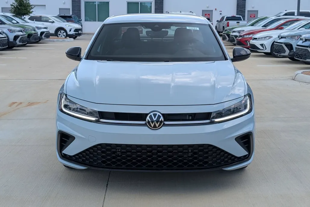 2025 Volkswagen Jetta Sport photo 1