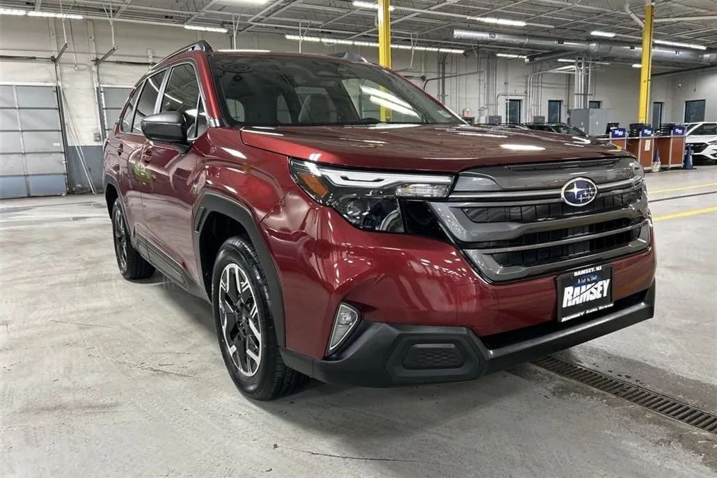 2025 Subaru Forester Premium photo 1