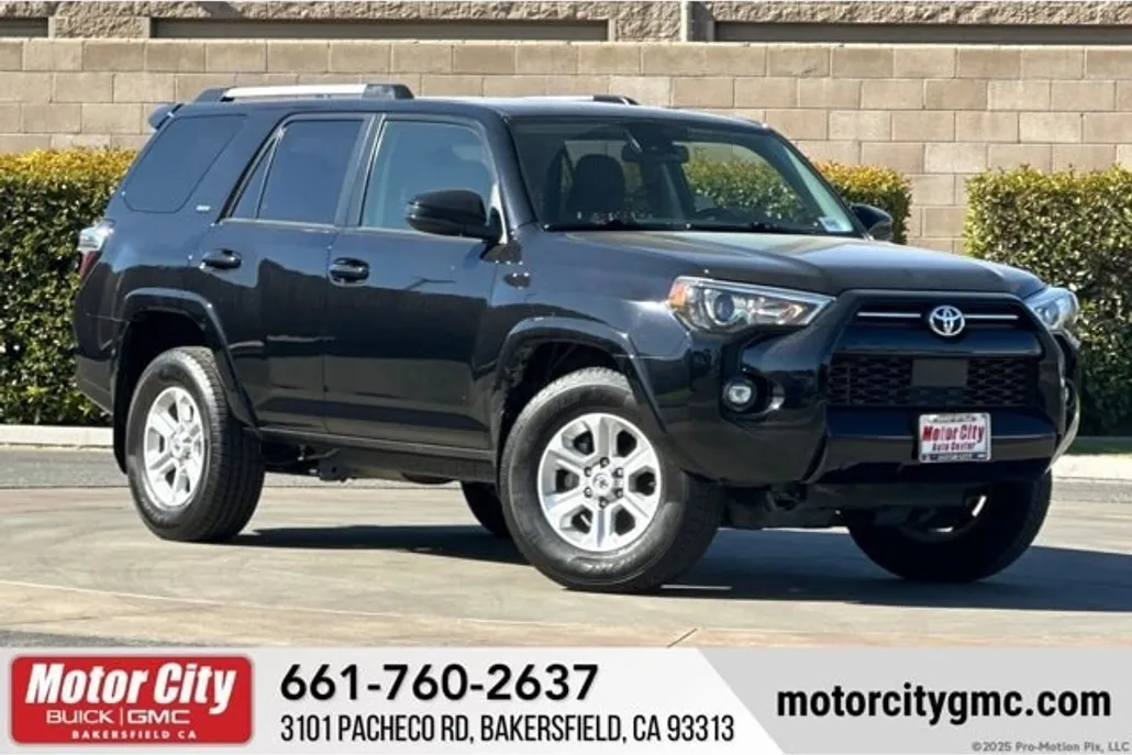 2023 Toyota 4Runner SR5 photo 1