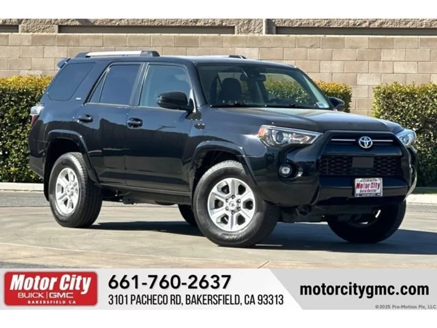 2023 Toyota 4Runner SR5 photo 1