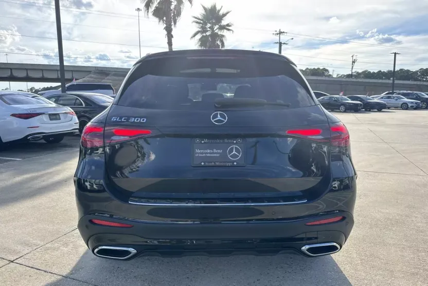 2026 Mercedes Benz GLC 300 photo 1