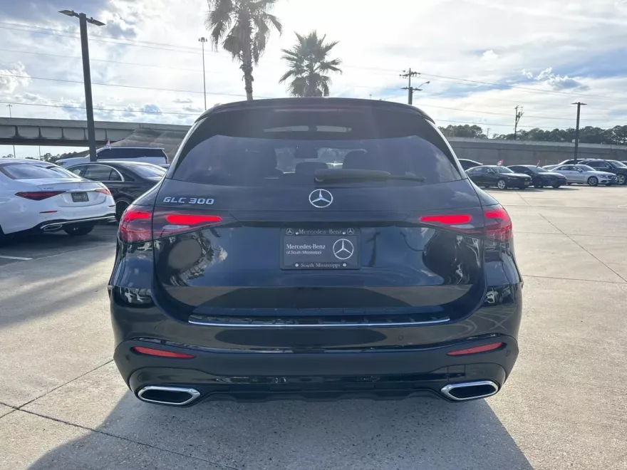2026 Mercedes Benz GLC 300 photo 1