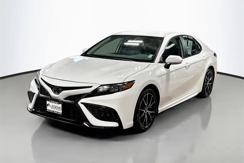 2024 Toyota Camry SE photo 1