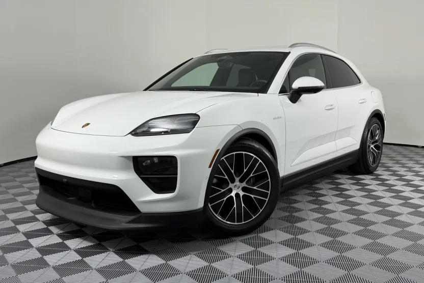 2025 Porsche Macan Electric photo 1