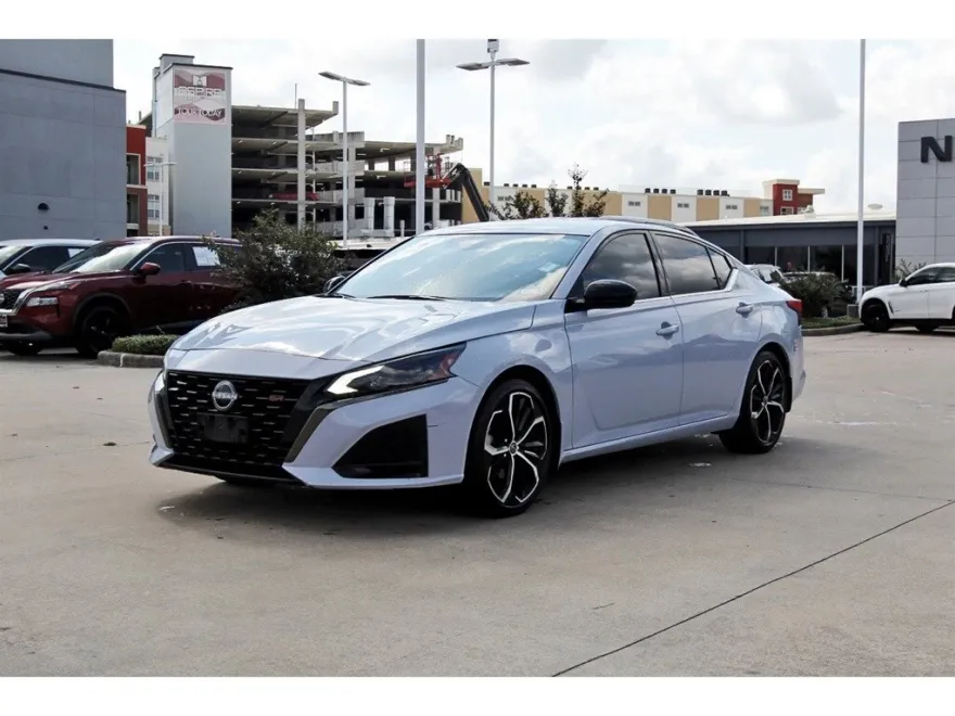 2023 Nissan Altima 2.5 SR photo 1