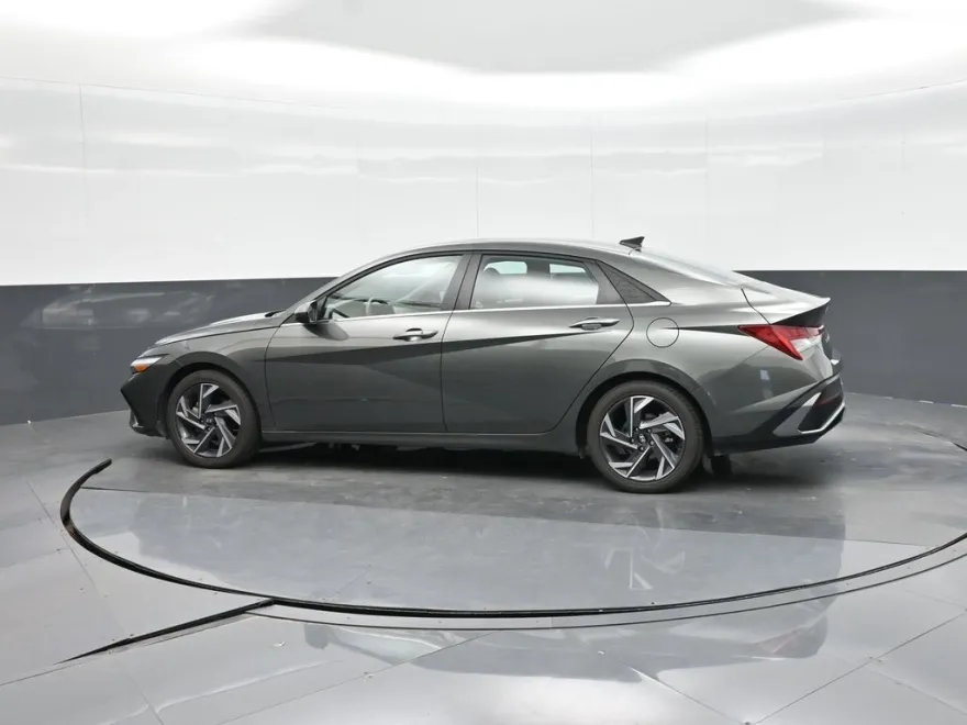 2025 Hyundai Elantra SEL Convenience photo 1