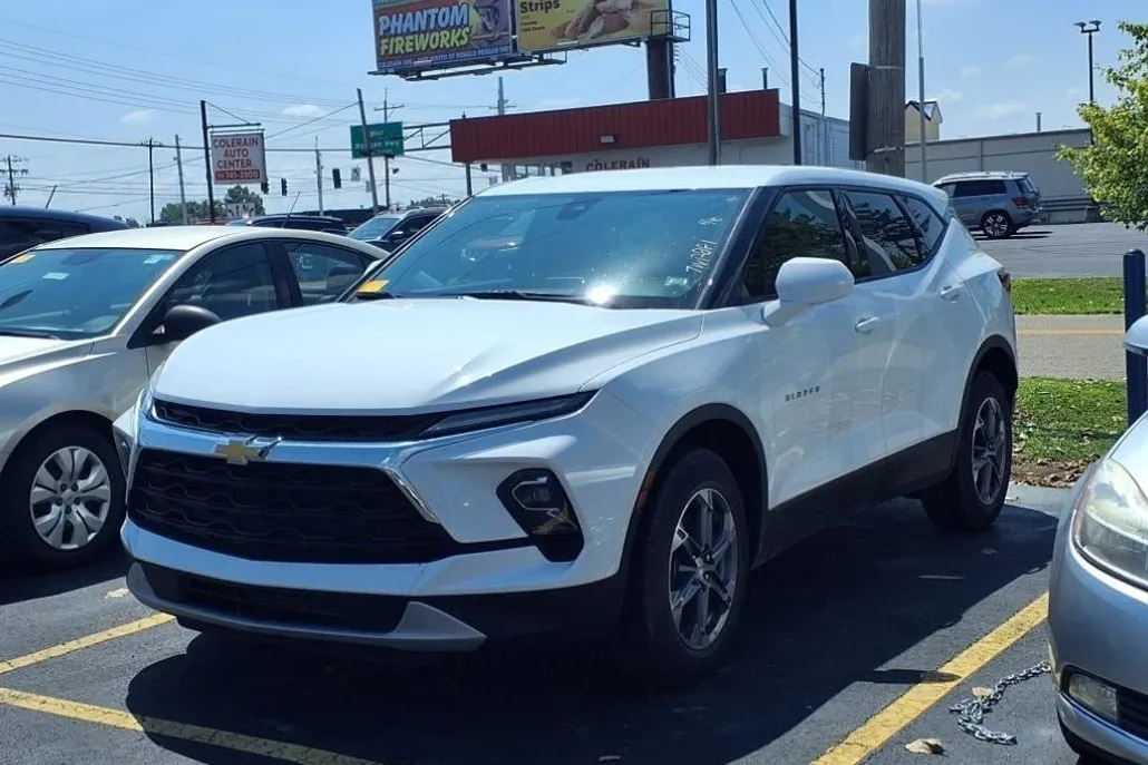 2025 Chevrolet Blazer 2LT photo 1