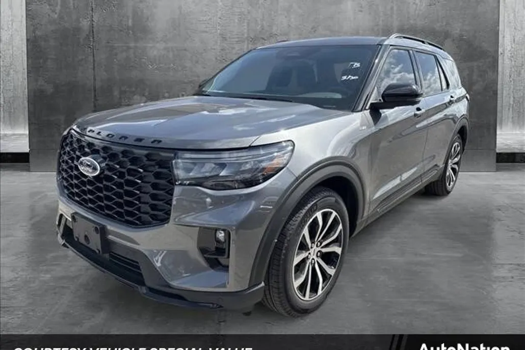 2025 Ford Explorer ST-Line photo 1