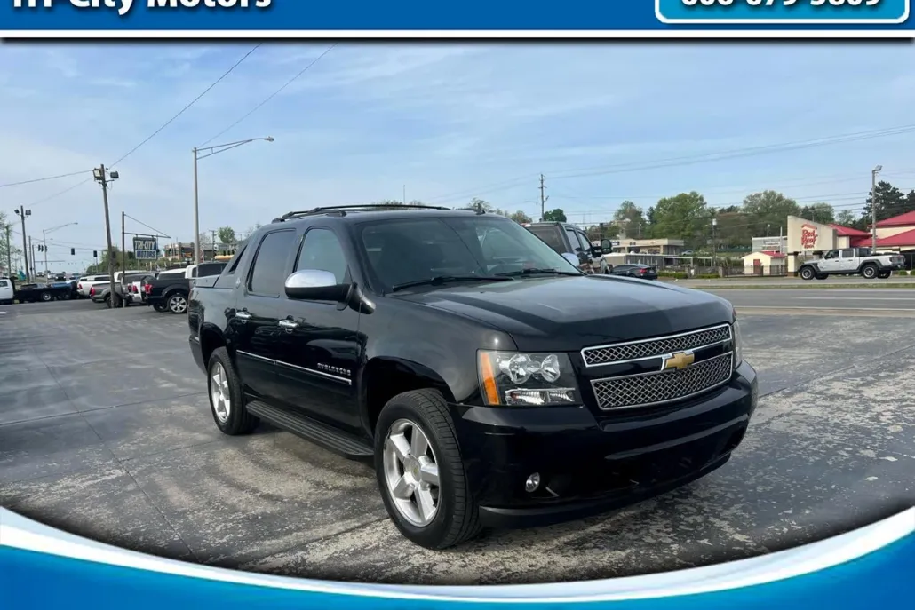 2013 Chevrolet Avalanche LTZ photo 1