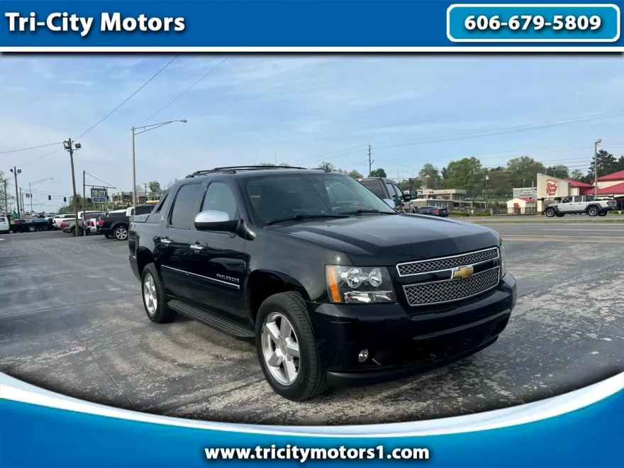2013 Chevrolet Avalanche LTZ photo 1