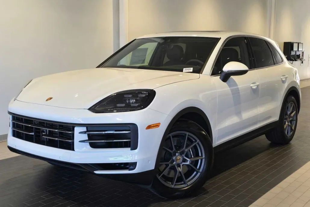 2025 Porsche Cayenne Base photo 1