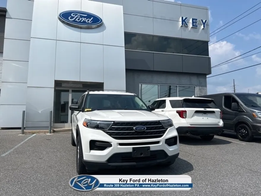 2022 Ford Explorer XLT photo 1