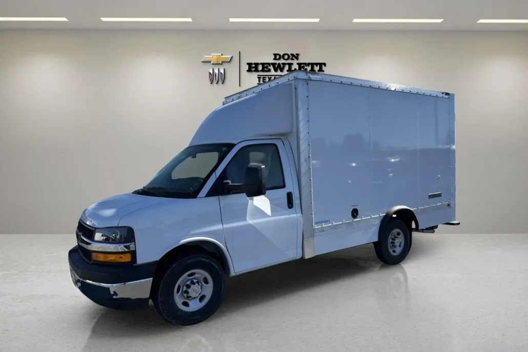 2024 Chevrolet Express Cutaway 3500 photo 1