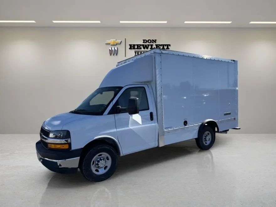 2024 Chevrolet Express Cutaway 3500 photo 1