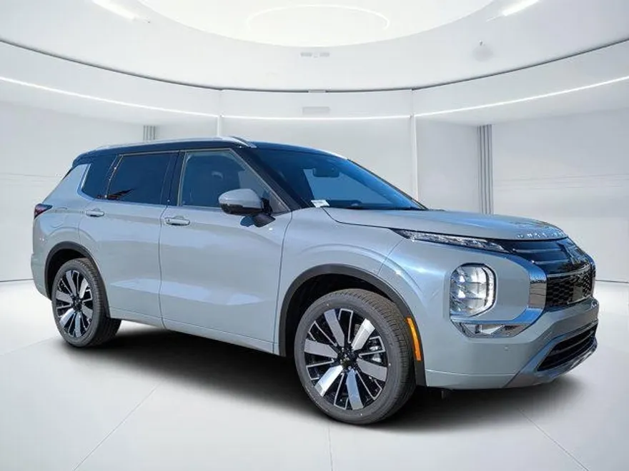 2025 Mitsubishi Outlander SEL photo 1