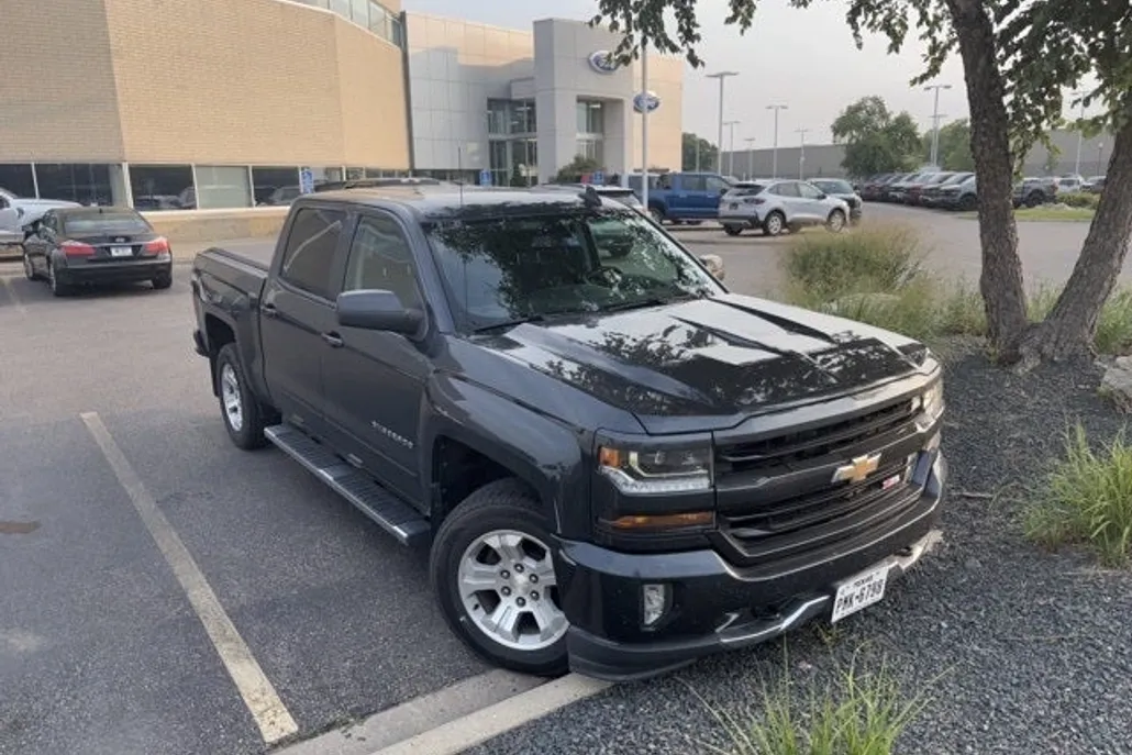 2018 Chevrolet Silverado 1500 LT2 photo 1