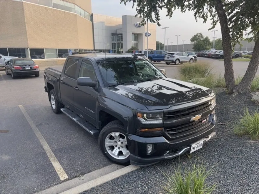 2018 Chevrolet Silverado 1500 LT2 photo 1