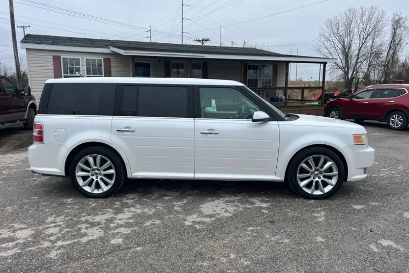 2010 Ford Flex SEL photo 1