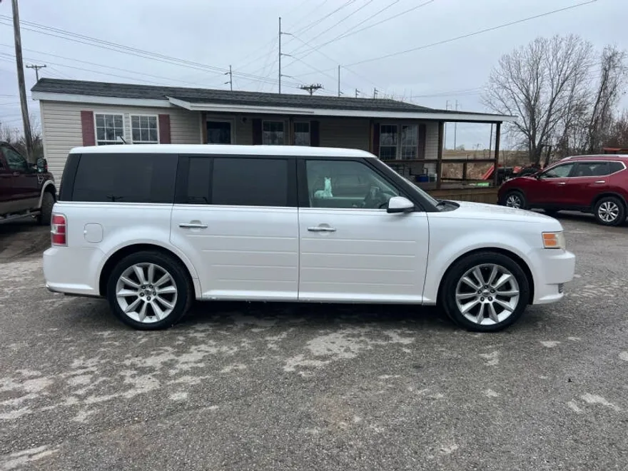 2010 Ford Flex SEL photo 1
