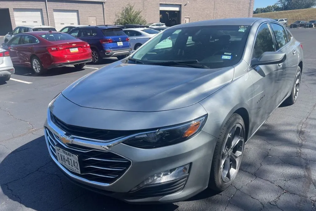 2024 Chevrolet Malibu 1LT photo 1