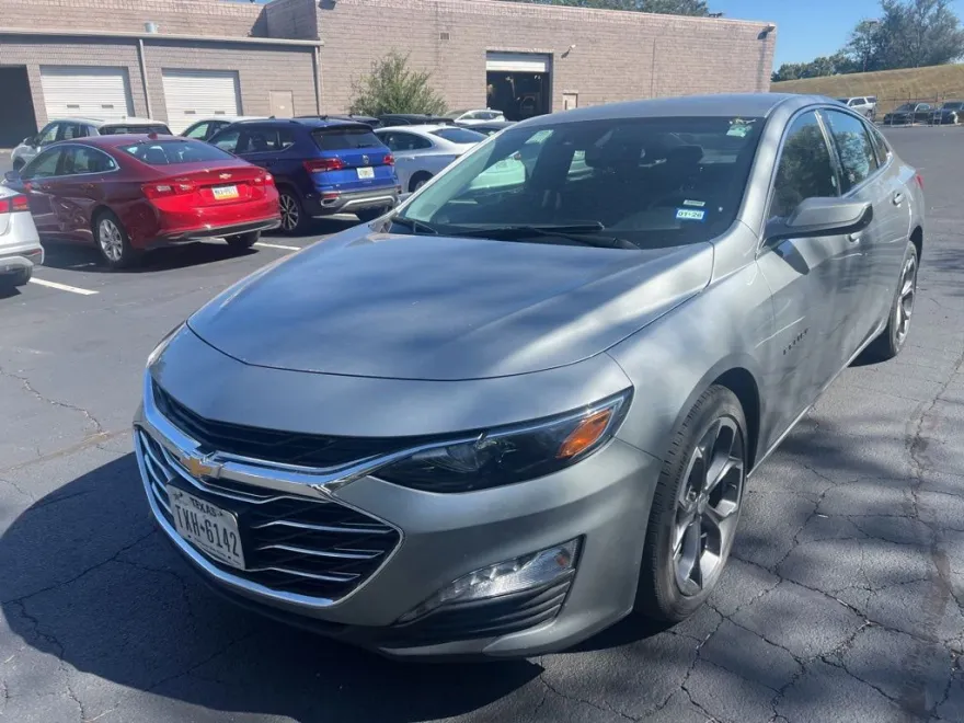 2024 Chevrolet Malibu 1LT photo 1