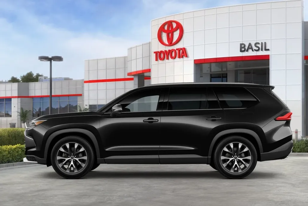 2025 Toyota Highlander Limited Hybrid photo 1