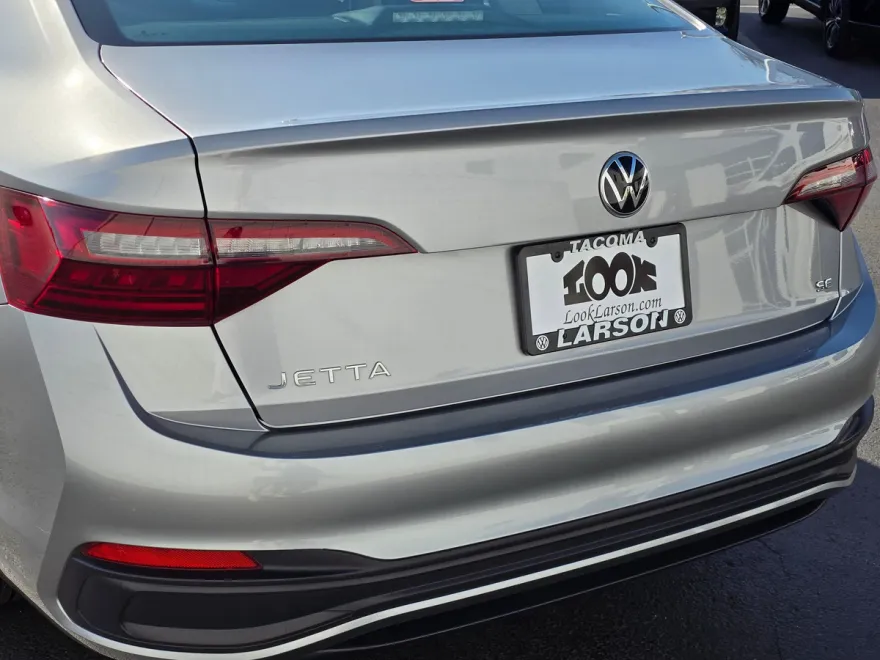 2024 Volkswagen Jetta SE photo 1
