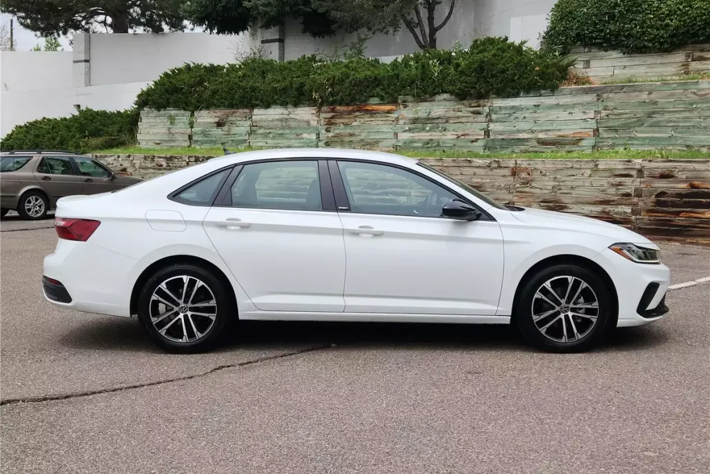 2025 Volkswagen Jetta Sport photo 1