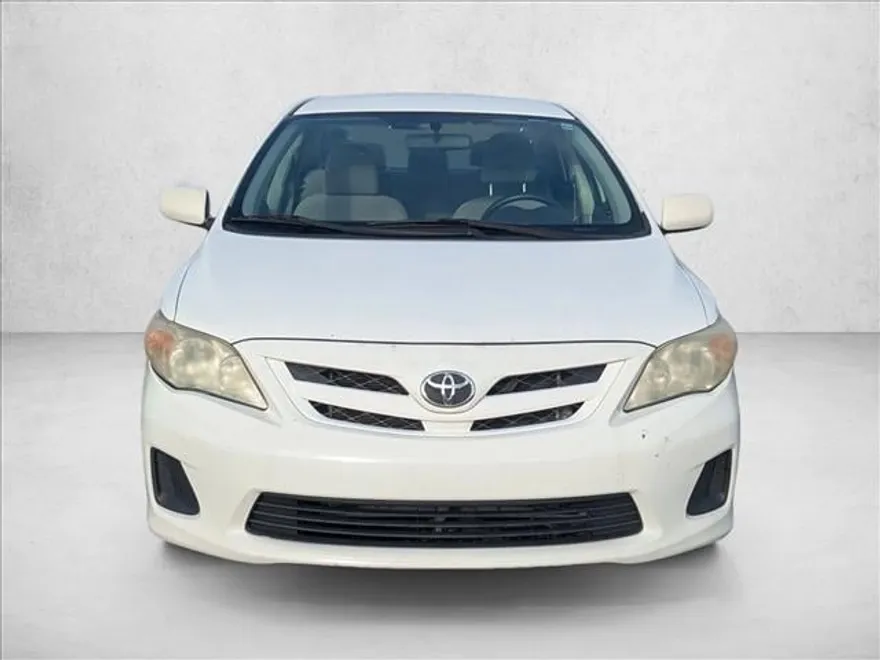 2011 Toyota Corolla LE photo 1