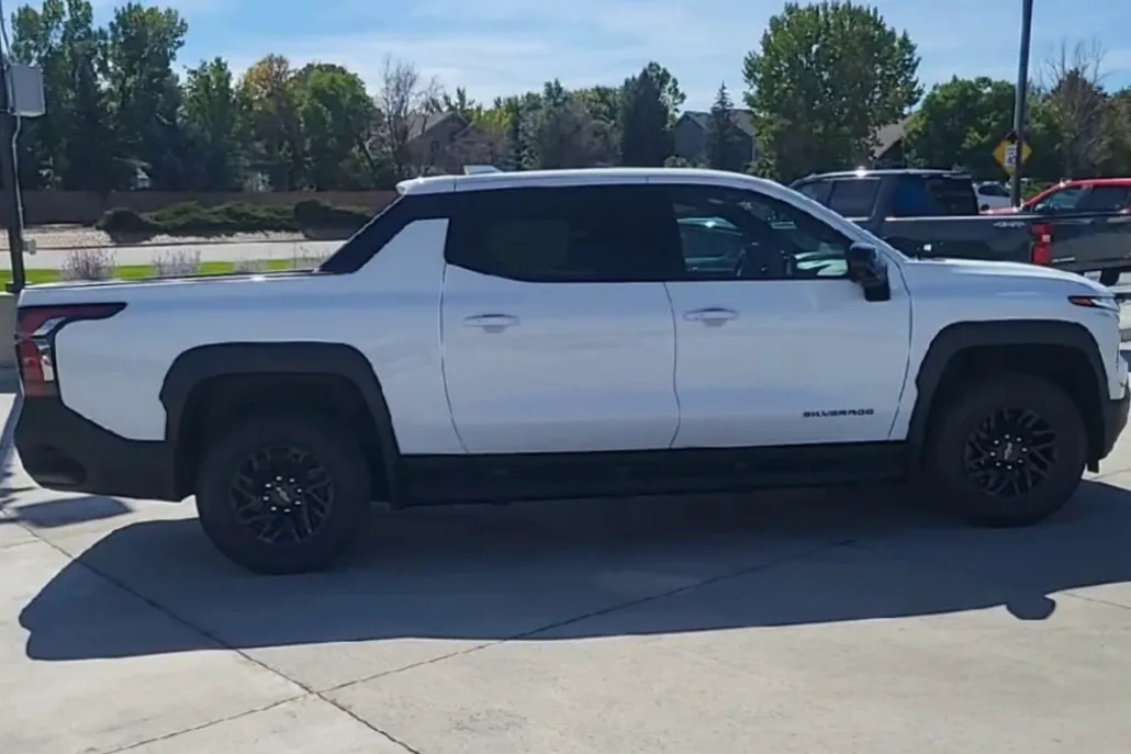 2026 Chevrolet Silverado EV LT photo 1