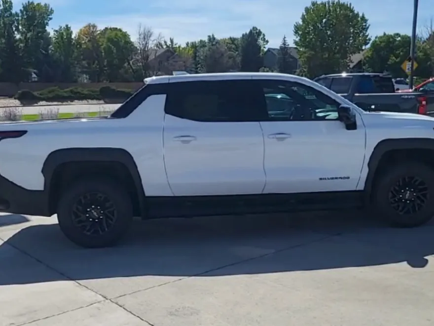 2026 Chevrolet Silverado EV LT photo 1