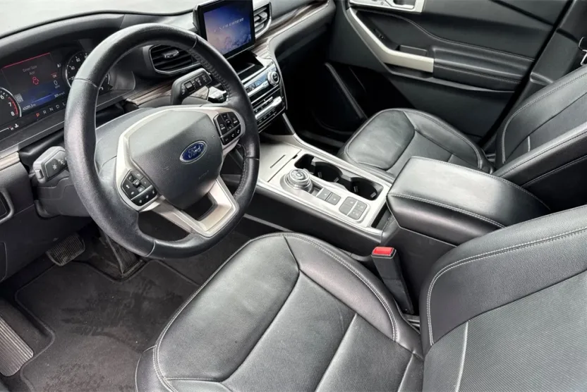 2023 Ford Explorer Limited photo 1