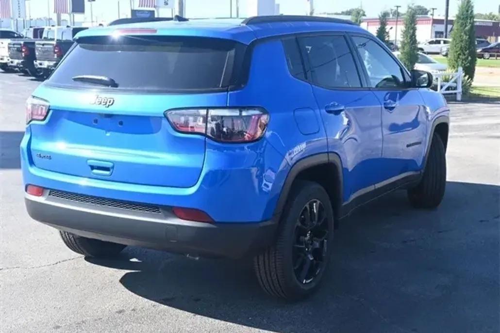 2026 Jeep Compass Latitude photo 1