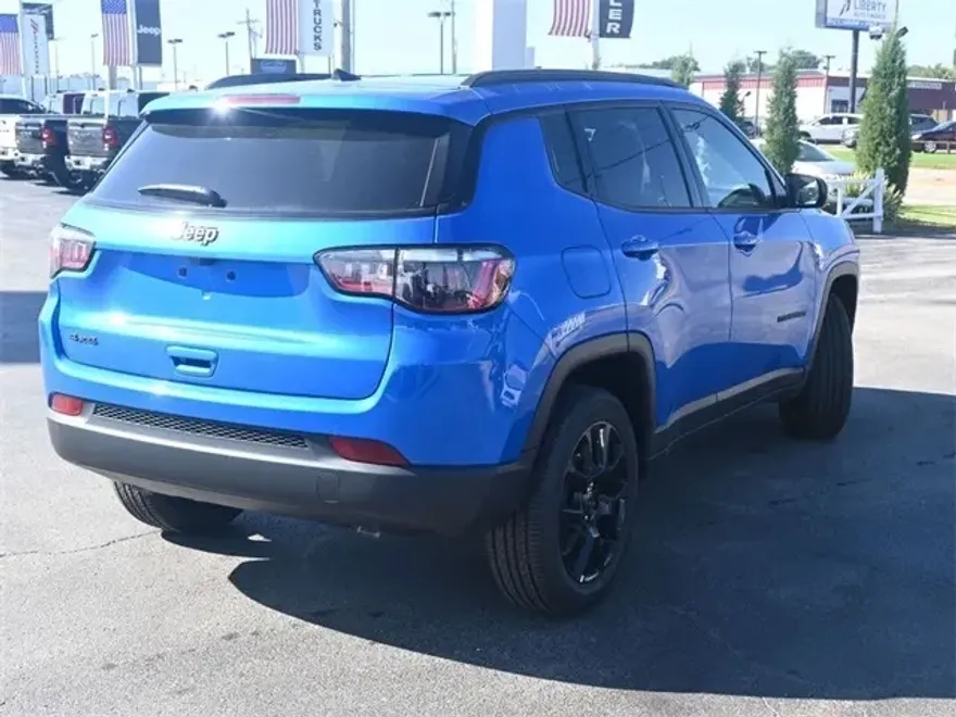 2026 Jeep Compass Latitude photo 1