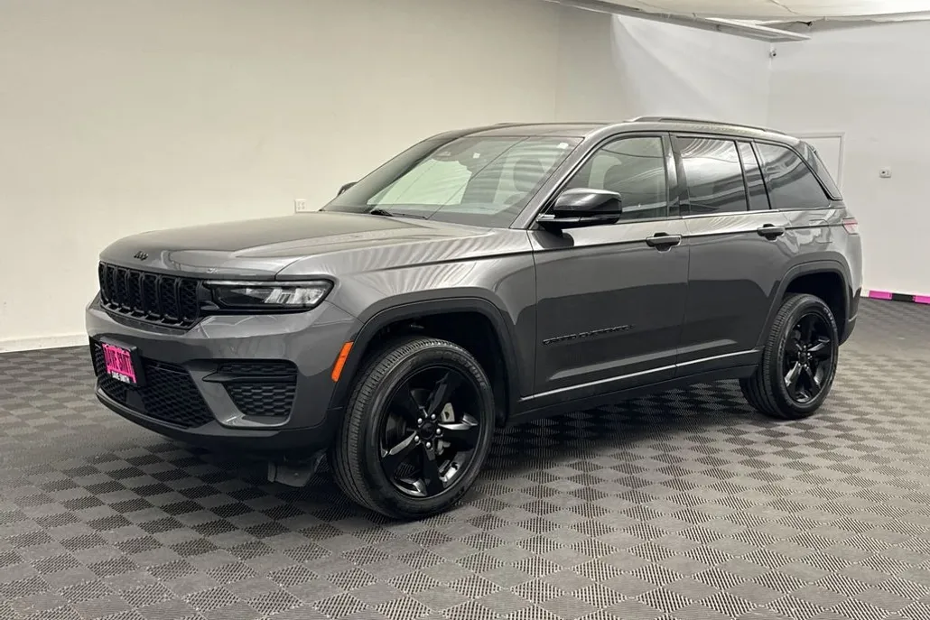 2024 Jeep Grand Cherokee Altitude photo 1