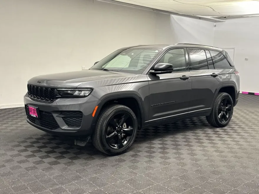2024 Jeep Grand Cherokee Altitude photo 1