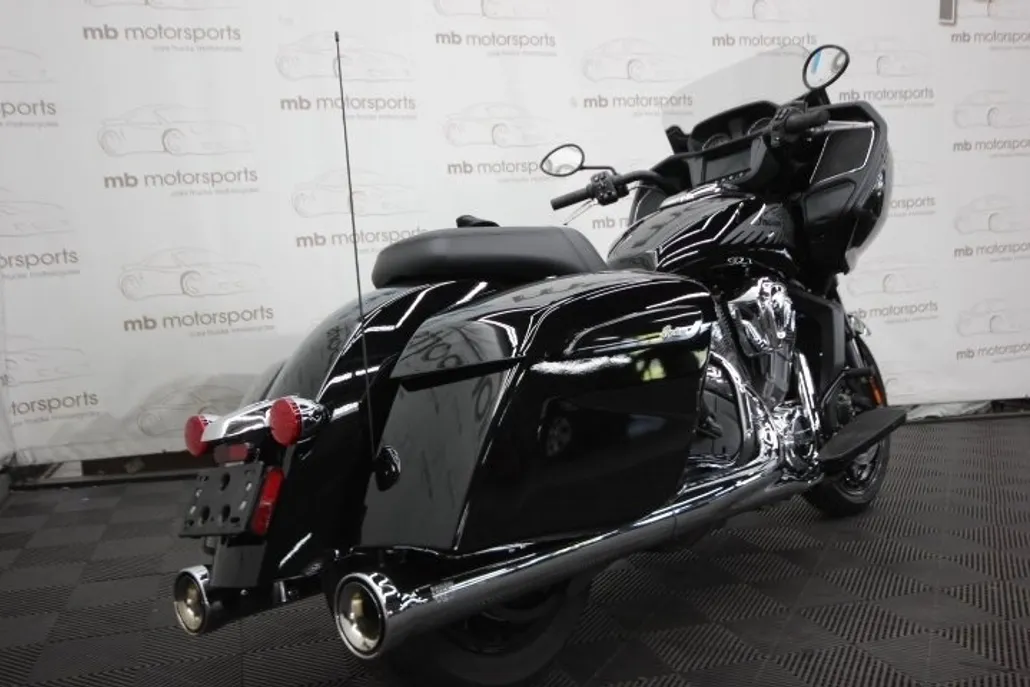 2023 Indian Motorcycle Indian Challenger Standard photo 1