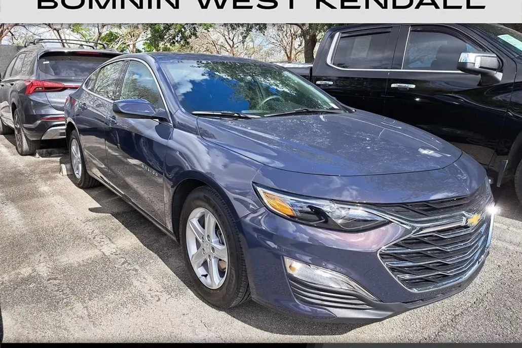 2025 Chevrolet Malibu LS photo 1