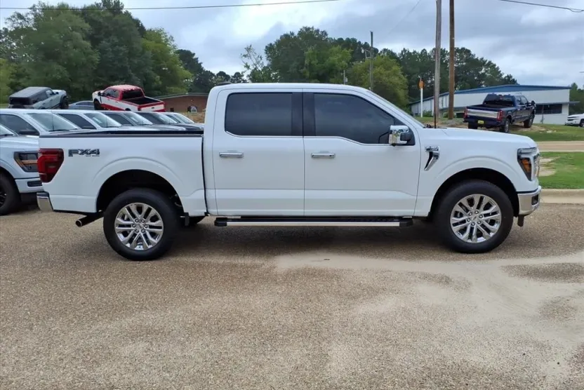 2025 Ford F-150 Lariat photo 1