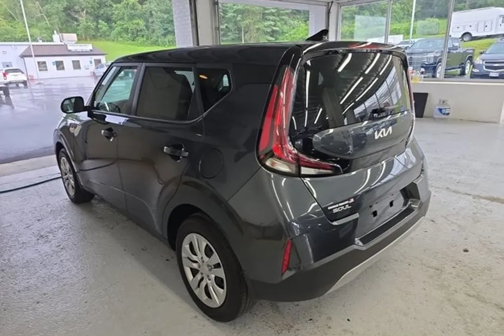 2024 Kia Soul LX photo 1