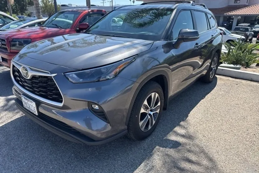 2024 Toyota Highlander XLE photo 1