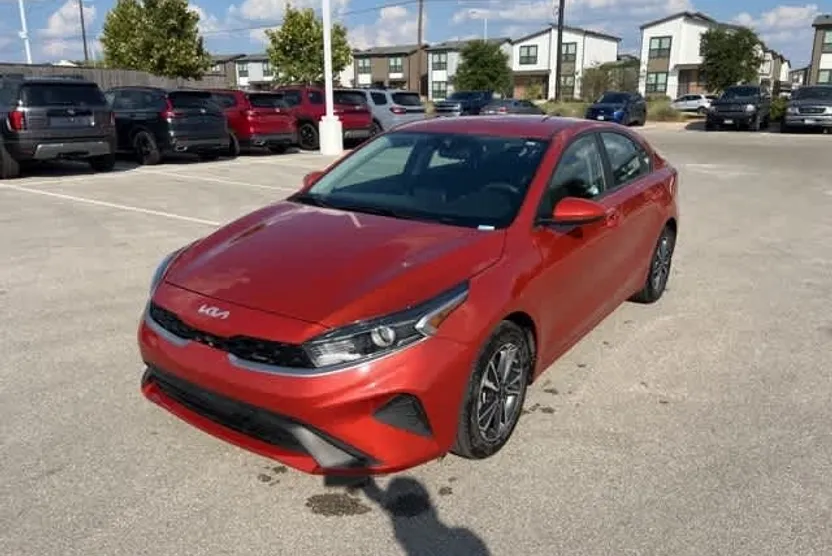 2023 Kia Forte LXS photo 1